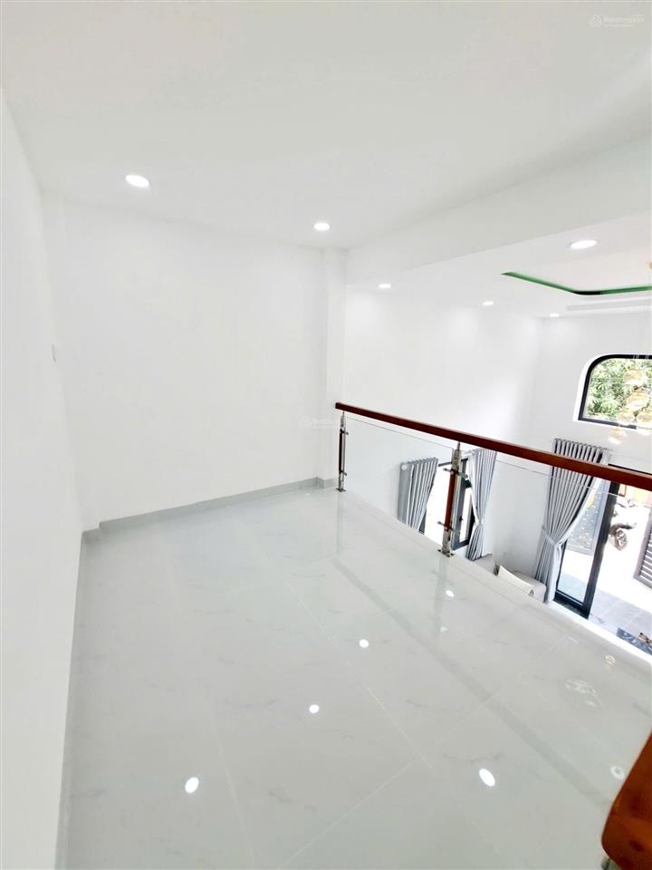 Bán nhà nguyễn ảnh thủ 5.4x18m xây 2 tầng 4pn có sân trước nhà rộng rãi. giá 5.8 tỷ tl