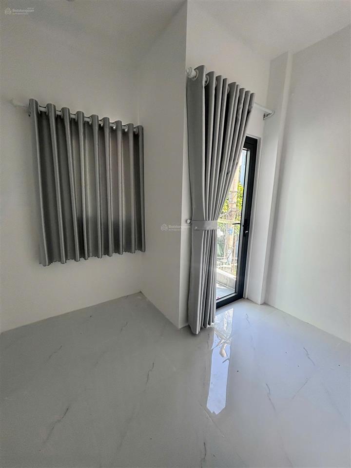 Nhà âu cơ xây 2 tầng, 2 phòng ngủ rộng thoáng. nhà mới kiên cố vào ở ngay. giá 2.75 tỷ tl