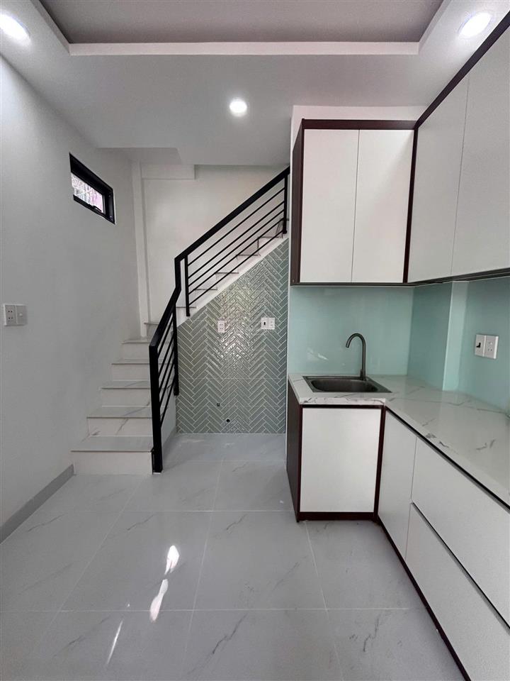 Nhà âu cơ xây 2 tầng, 2 phòng ngủ rộng thoáng. nhà mới kiên cố vào ở ngay. giá 2.75 tỷ tl