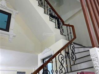 Trung tâm đồng kỵ nhà mới ở luôn