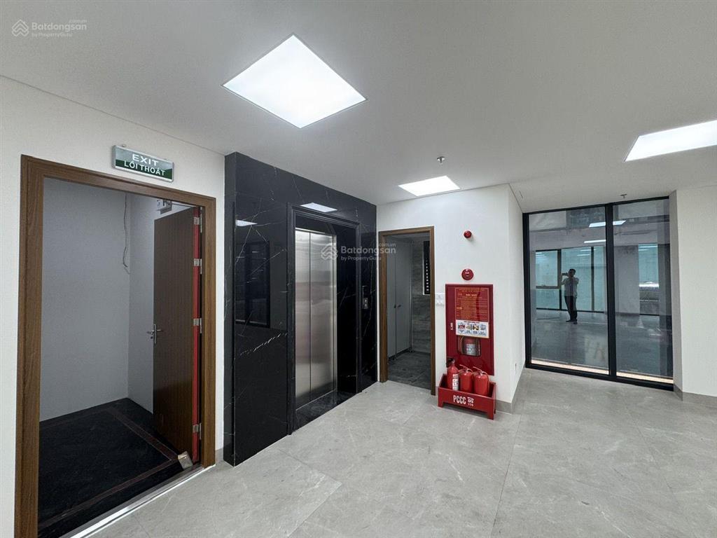 Siêu vip building mặt phố ngã tư sở 3 mặt đường ô tô, 150m2 9 tầng + hầm