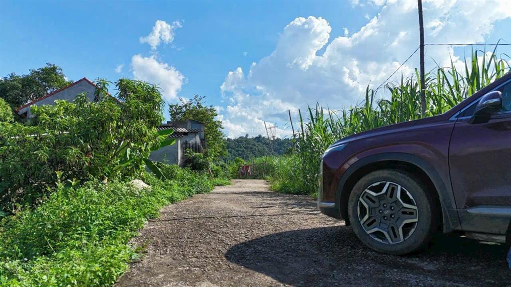 Đất có suối bao quanh 3.762m²  trong đó 377m² thổ cư  đa phúc yên thủy  chỉ 800k/m²