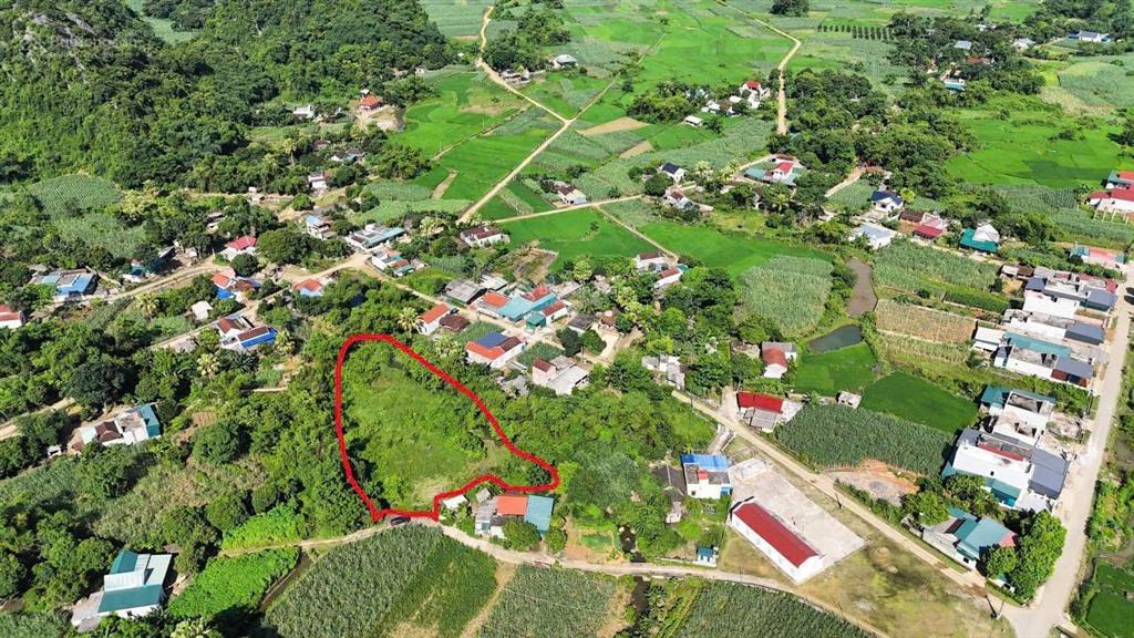 Đất có suối bao quanh 3.762m²  trong đó 377m² thổ cư  đa phúc yên thủy  chỉ 800k/m²