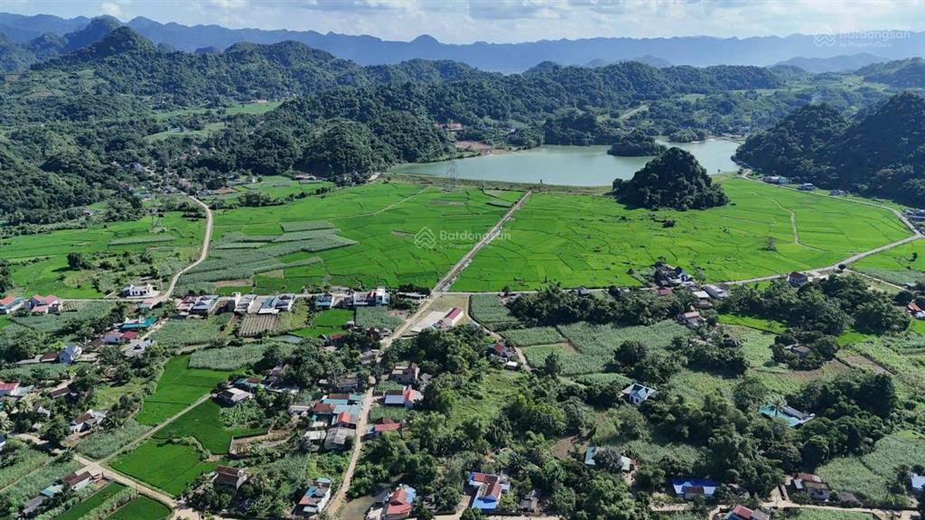 Đất có suối bao quanh 3.762m²  trong đó 377m² thổ cư  đa phúc yên thủy  chỉ 800k/m²