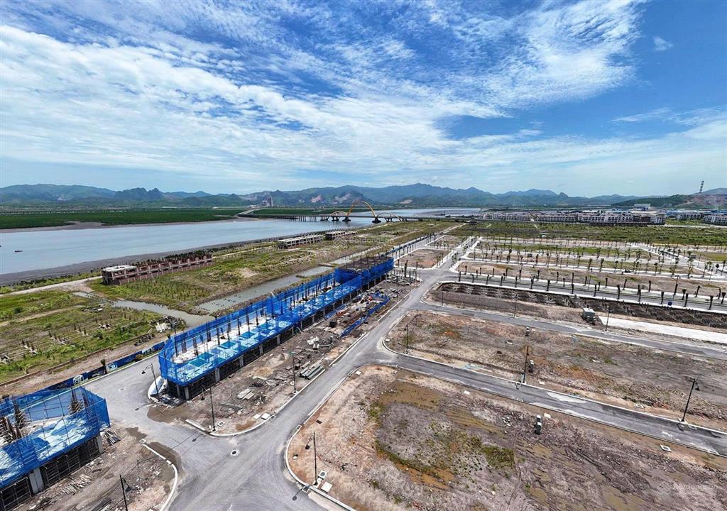 Bán đất nền lô góc, xẻ khe siêu đẹp giá chỉ 37tr/m2. noble palace hạ long