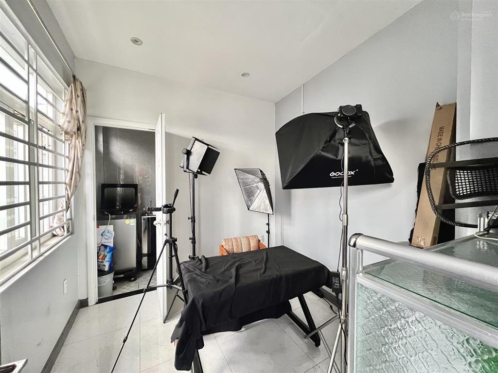 Bán nhà hẻm xe hơi tránh nguyễn kiệm phú nhuận, 50m2(6x8), 4 tầng