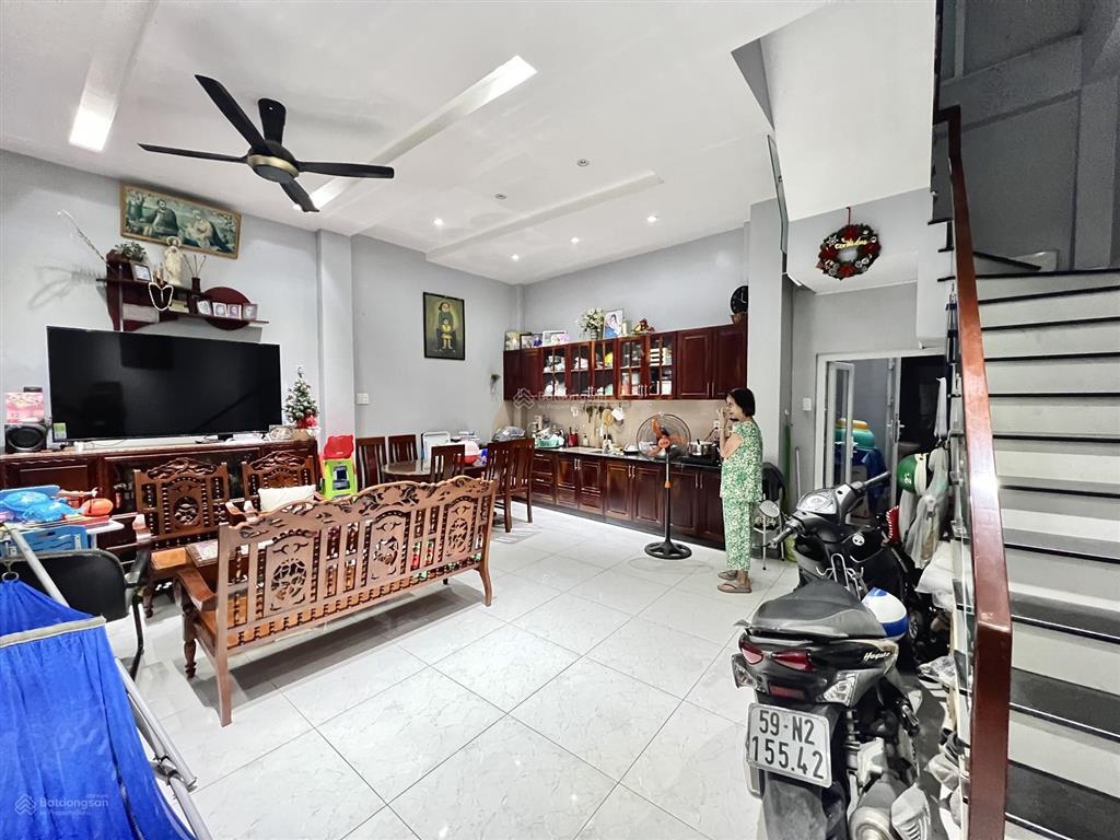 Bán nhà hẻm xe hơi tránh nguyễn kiệm phú nhuận, 50m2(6x8), 4 tầng