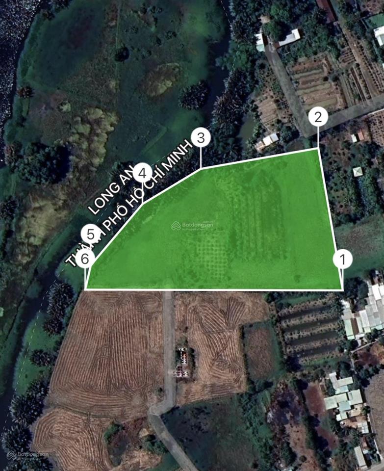 10.000m2 đất hưng long 22tỷ giảm còn 16tỷ gửi ae môi giới 2% cách vin hơn 1km 100m mặt sông