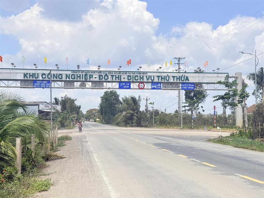 Cần bán 500m2 vườn ấp 3 tân thành  xã mỹ thạnh  tây ninh. dt 10.5x47m cln, hướng tây nam