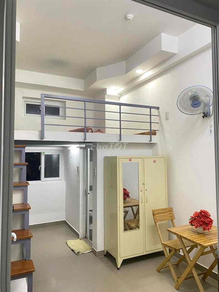 CHO THUÊ PHÒNG CỬA SỔ THOÁNG MÁT GẦN TRƯỜNG NGOẠI THƯƠNG, GTVT