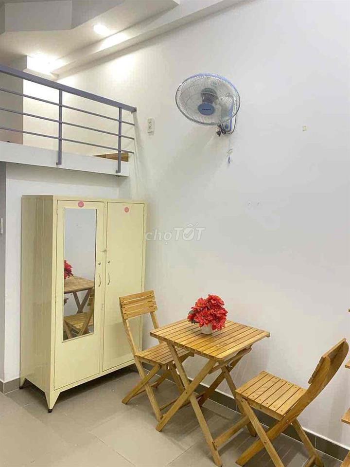 CHO THUÊ PHÒNG CỬA SỔ THOÁNG MÁT GẦN TRƯỜNG NGOẠI THƯƠNG, GTVT