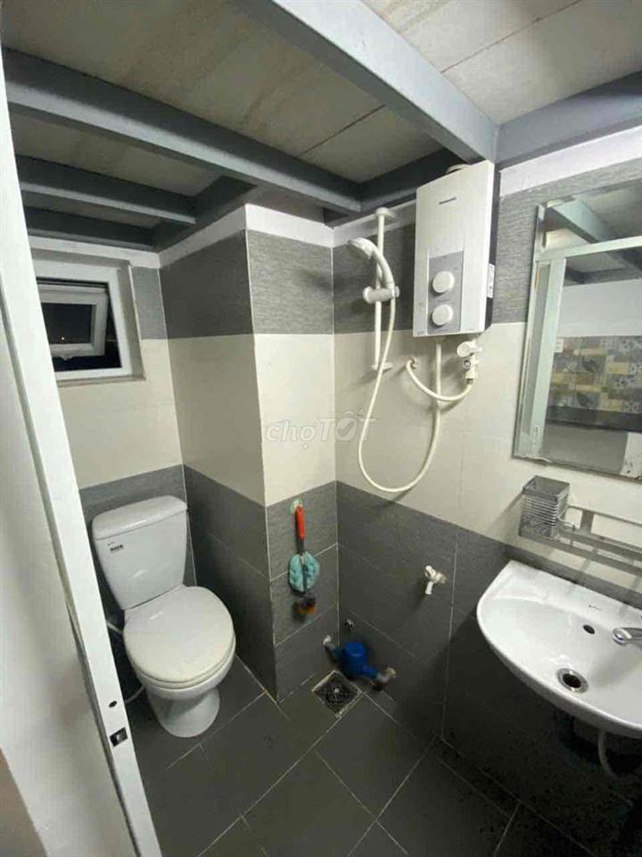 CHO THUÊ PHÒNG CỬA SỔ THOÁNG MÁT GẦN TRƯỜNG NGOẠI THƯƠNG, GTVT