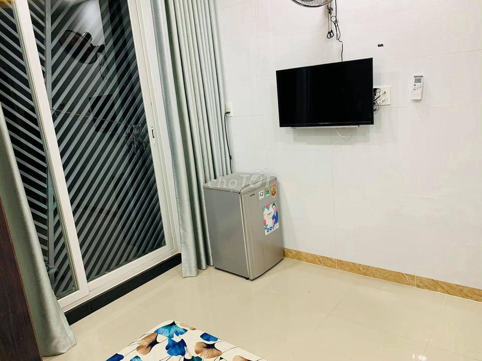 Phòng có ban công, WC riêng Bến Vân Đồn Q4, full nội thất