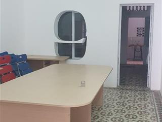 Cho thuê nhà bà triệu, ngay cầu đen, 65m2, 2.5 tầng 11tr ô tô đỗ cửa