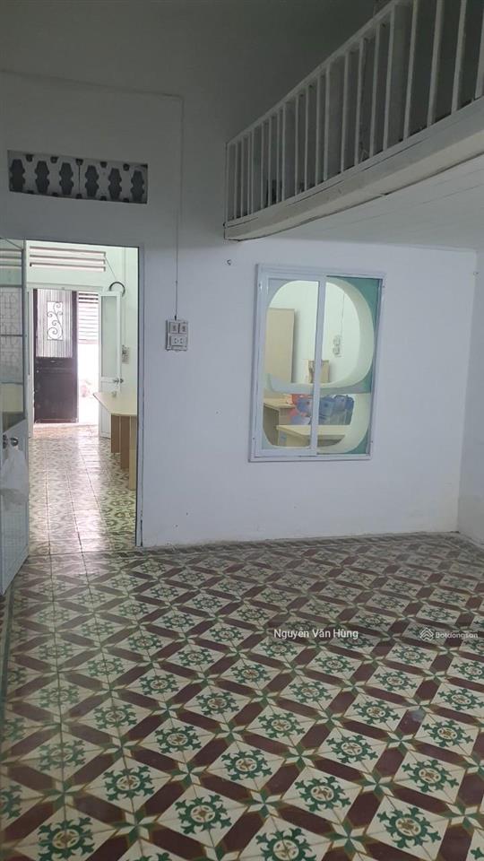 Cho thuê nhà bà triệu, ngay cầu đen, 65m2, 2.5 tầng 11tr ô tô đỗ cửa