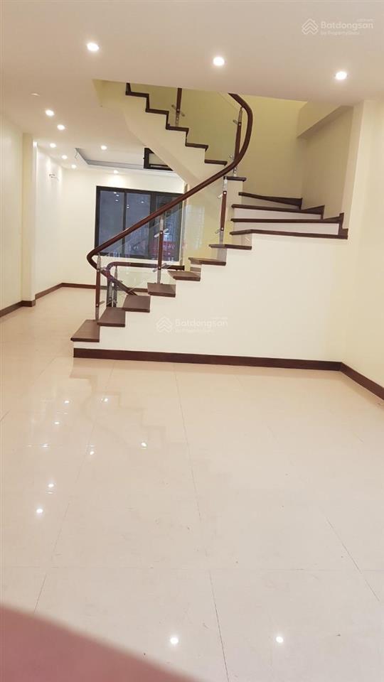 Cho thuê nhà p. mỗ lao ngay uỷ ban phường 70m2, 4.5 tầng, 25tr/th kinh doanh đỉnh cao