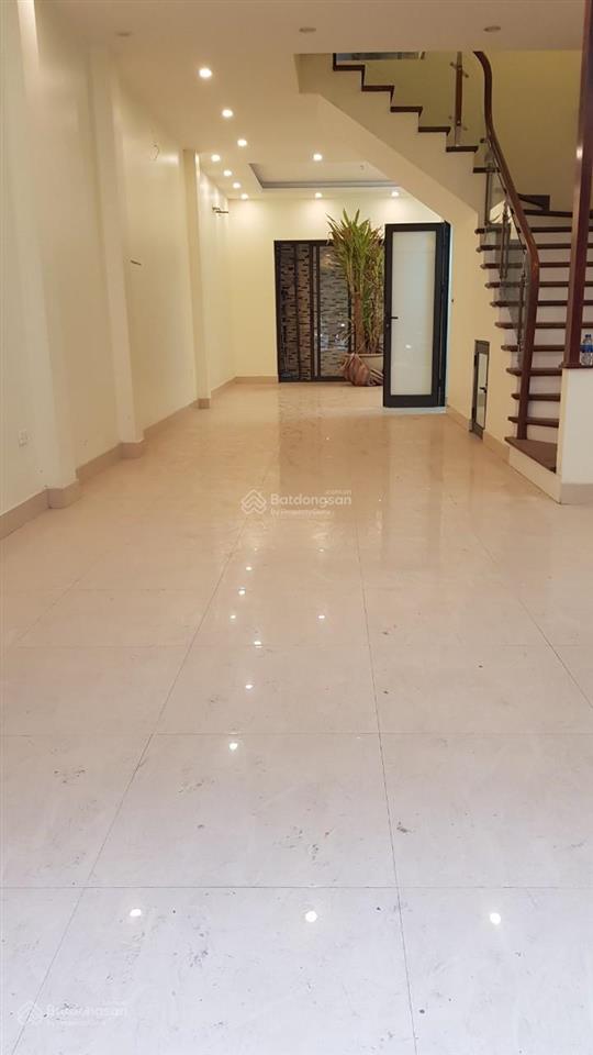 Cho thuê nhà p. mỗ lao ngay uỷ ban phường 70m2, 4.5 tầng, 25tr/th kinh doanh đỉnh cao