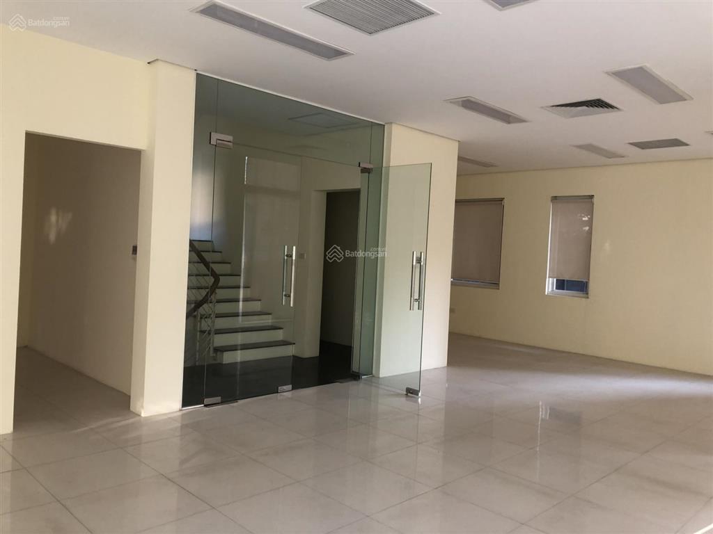 Cho thuê biệt thự văn phú 220m2, 3.5 tầng, 35tr/th xe công đỗ cửa