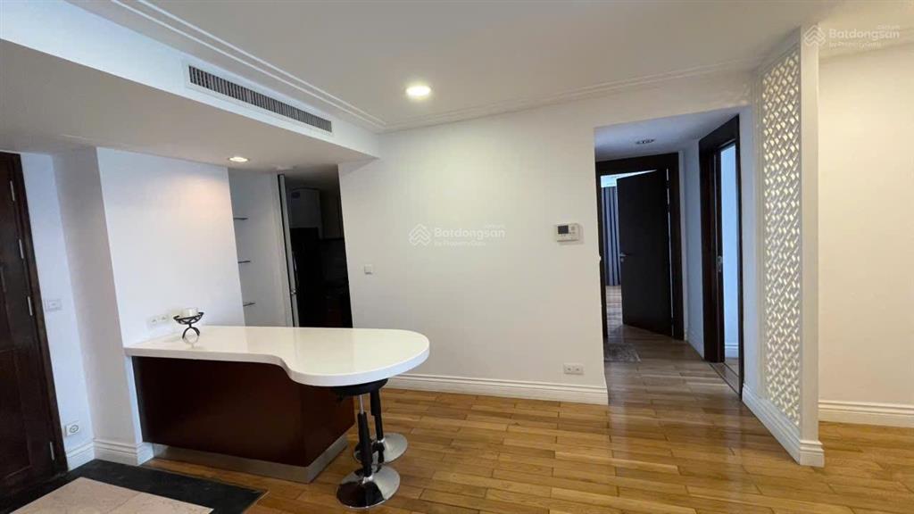 Chính chủ bán chung cư diện tích 124m2 tại hoàng thành tower, giá ưu đãi 30 tỷ vnd