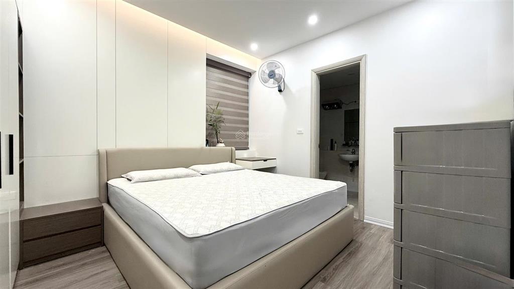 Chính chủ bán chung cư diện tích 124m2 tại hoàng thành tower, giá ưu đãi 30 tỷ vnd