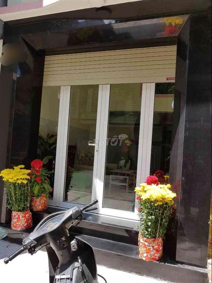 Cho thuê mặt bằng tầng trệt nhà mặt tiền đường Phan văn Trị Quận 5