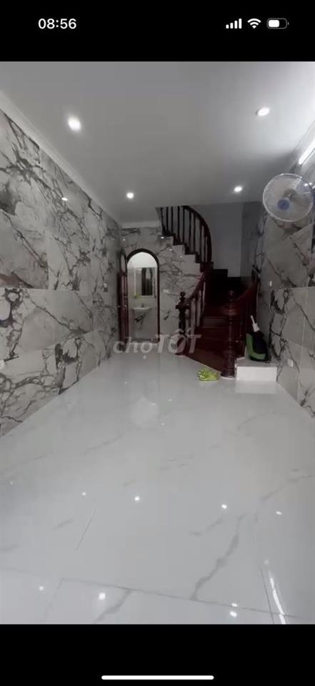 Cho thuê nhà 5 tầng: 5x23m, nhà nguyên căn mặt phố Trần Khát Chân