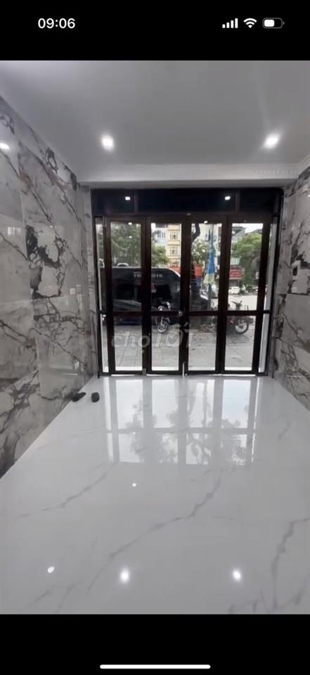 Cho thuê nhà 5 tầng: 5x23m, nhà nguyên căn mặt phố Trần Khát Chân