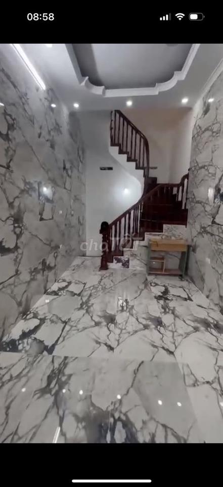 Cho thuê nhà 5 tầng: 5x23m, nhà nguyên căn mặt phố Trần Khát Chân