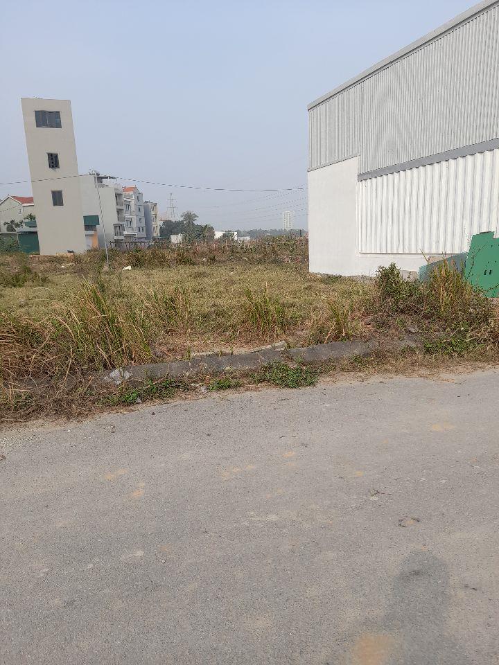 Chính chủ cần bán lô đất dv khu 3,74ha di trạch, 80m2. Mặt tiền rộng, vị trí đẹp,lh: 0972 990 831