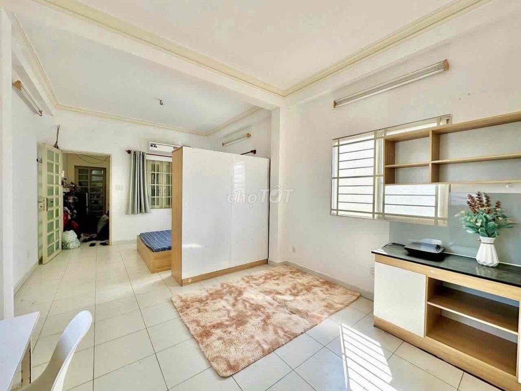 CHDV 50m2 đầy đủ nội thất mặt tiền TT Tân Bình giáp Q3,10, Phú Nhuận