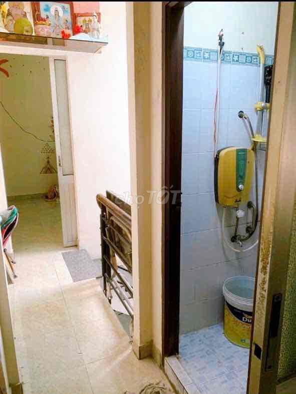 nhà mặt tiền nằm giữa 2 chợ sầm uất tiện kinh doanh