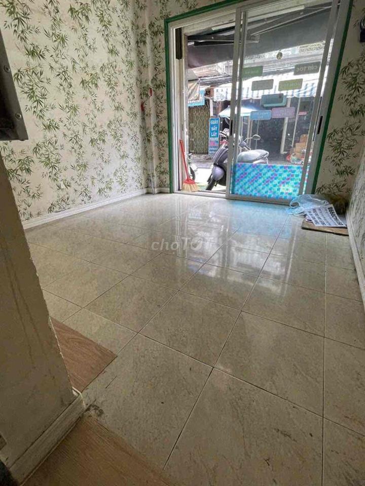 nhà mặt tiền nằm giữa 2 chợ sầm uất tiện kinh doanh