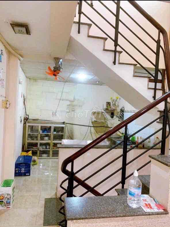 nhà mặt tiền nằm giữa 2 chợ sầm uất tiện kinh doanh