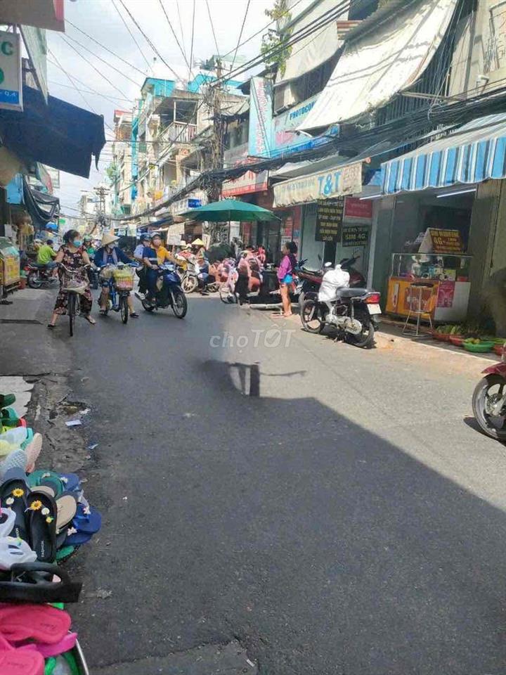 nhà mặt tiền nằm giữa 2 chợ sầm uất tiện kinh doanh