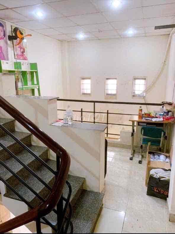 nhà mặt tiền nằm giữa 2 chợ sầm uất tiện kinh doanh