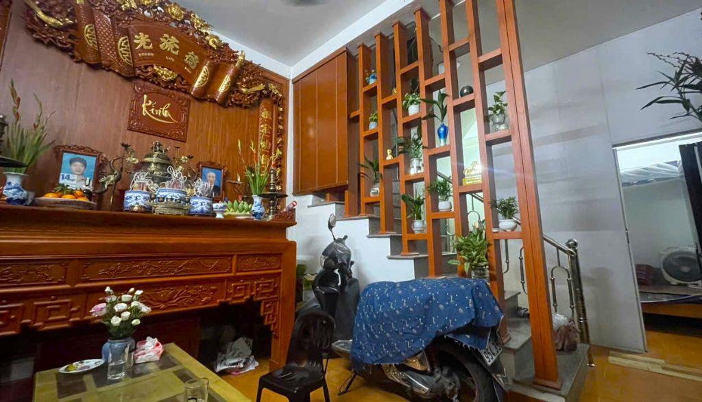 BÁN GẤP CĂN NHÀ VỊ TRÍ VÀNG SÁT MẶT PHỐ HOA LÂM, VIỆT HƯNG, LONG BIÊN 