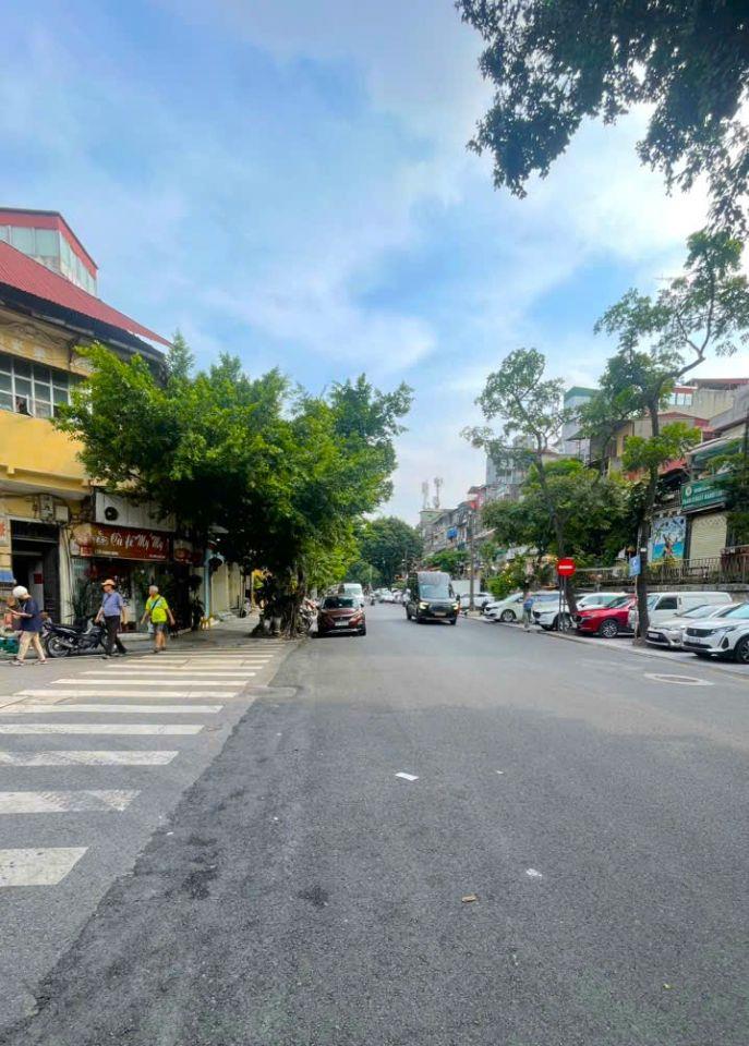BÁN GẤP NHÀ PHỐ CỔ HOÀN KIẾM – SÁT MẶT PHỐ PHÙNG HƯNG – VÀI BƯỚC RA HỒ GƯƠM – 35M² SỬ DỤNG – CHỈ 3 TỶ (TL)