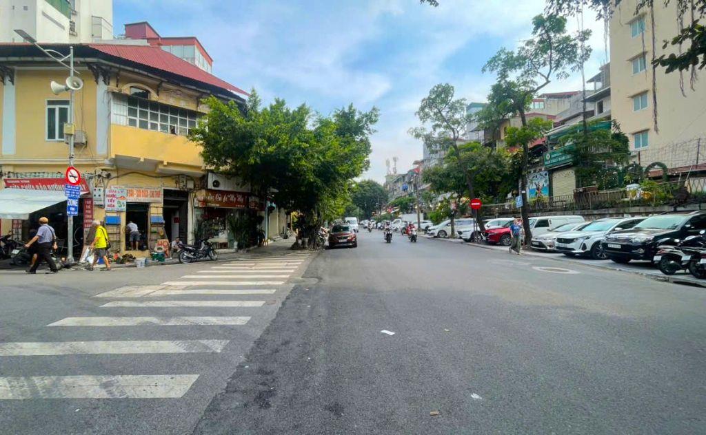 BÁN GẤP NHÀ PHỐ CỔ HOÀN KIẾM – SÁT MẶT PHỐ PHÙNG HƯNG – VÀI BƯỚC RA HỒ GƯƠM – 35M² SỬ DỤNG – CHỈ 3 TỶ (TL)