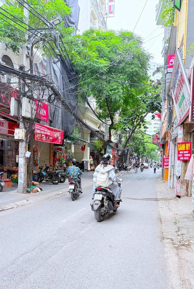 BÁN GẤP HÀNG HIẾM THANH XUÂN – 1 MẶT PHỐ + 1 MẶT NGÕ | VỈA HÈ 4M | KINH DOANH ĐỈNH | SỔ VUÔNG ĐẸP | 75M²