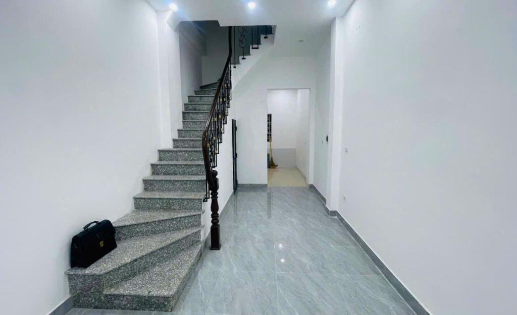 BÁN GẤP NHÀ ĐẸP THẠCH BÀN – LONG BIÊN | 44M² x 4 TẦNG | 4PN | CÓ SÂN ĐỂ XE | CHỈ 300M ĐẾN AEON MALL | 8,95 TỶ TL
