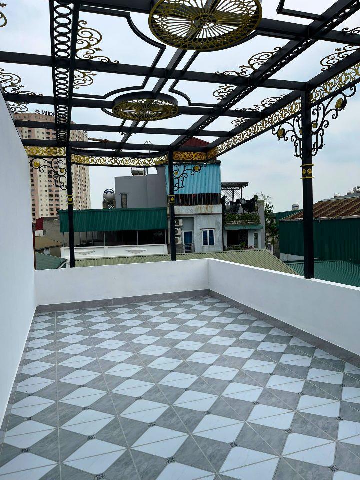 BÁN GẤP NHÀ ĐẸP THẠCH BÀN – LONG BIÊN | 44M² x 4 TẦNG | 4PN | CÓ SÂN ĐỂ XE | CHỈ 300M ĐẾN AEON MALL | 8,95 TỶ TL