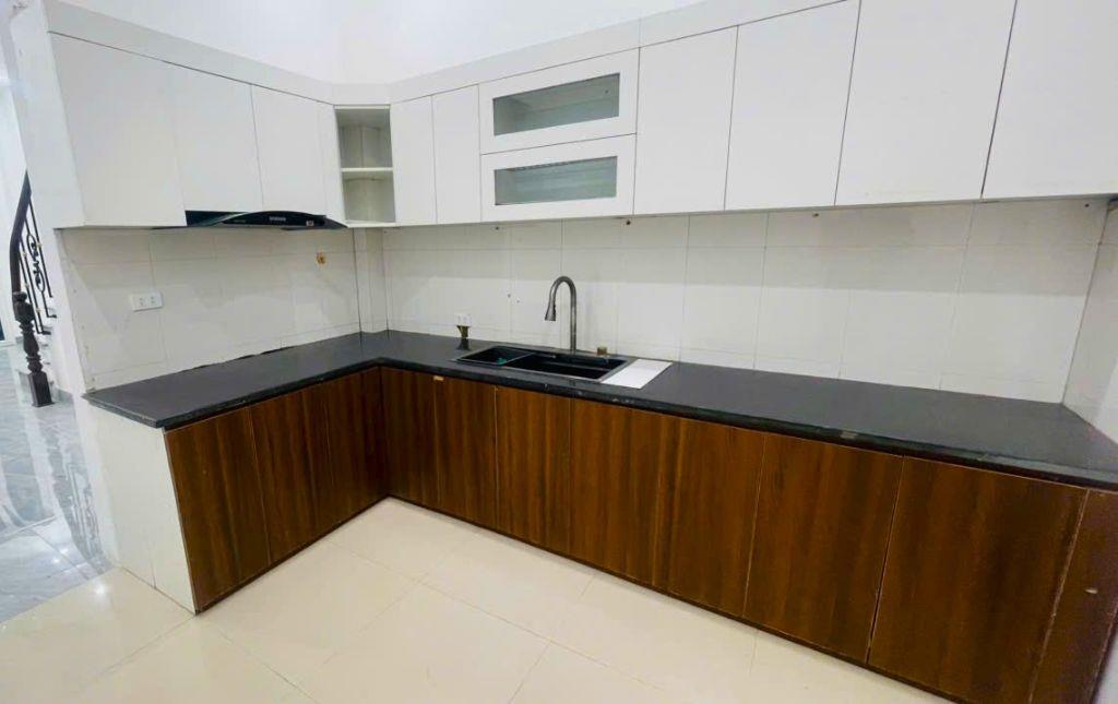 BÁN GẤP NHÀ ĐẸP THẠCH BÀN – LONG BIÊN | 44M² x 4 TẦNG | 4PN | CÓ SÂN ĐỂ XE | CHỈ 300M ĐẾN AEON MALL | 8,95 TỶ TL