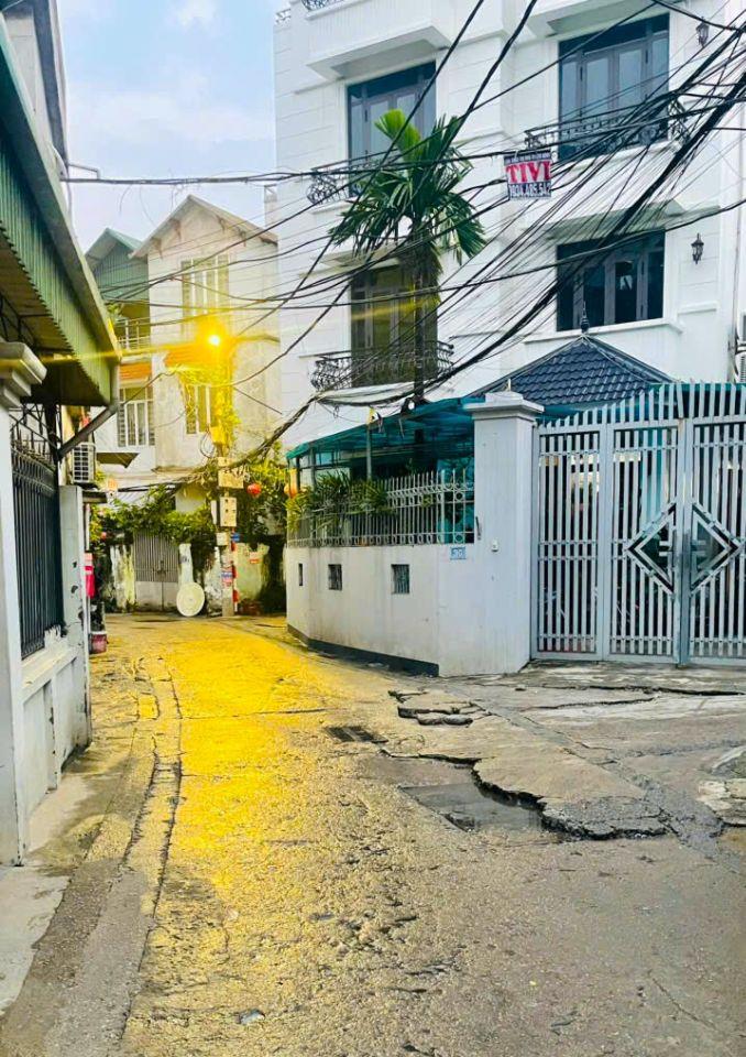 BÁN GẤP NHÀ ĐẸP THẠCH BÀN – LONG BIÊN | 44M² x 4 TẦNG | 4PN | CÓ SÂN ĐỂ XE | CHỈ 300M ĐẾN AEON MALL | 8,95 TỶ TL