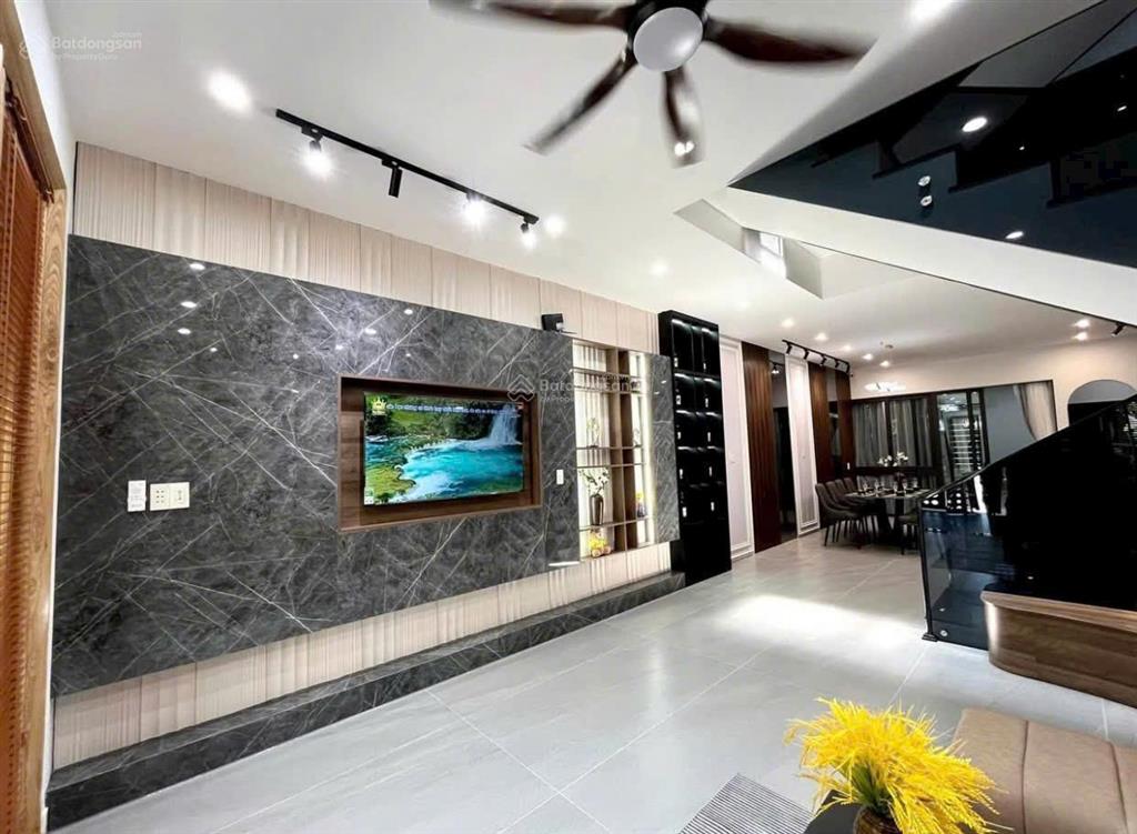 Cần cho thuê nhà hxh 243/3b tô hiến thành p.13 q.10 gần khúc sư vạn hạnh.