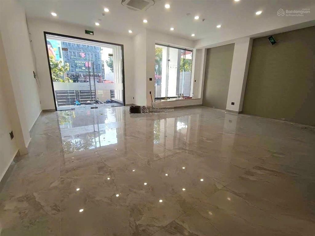 Cần cho thuê tòa nhà hẻm xe tải 78 ba vân p.14 q.tân bình.