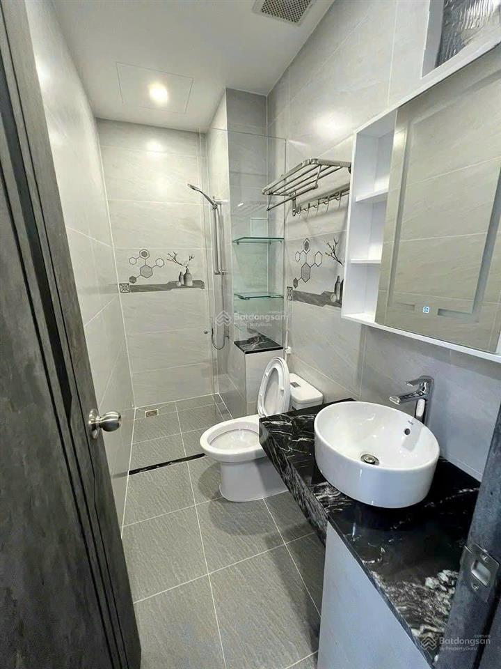 Cần cho thuê tòa nhà hẻm xe tải 78 ba vân p.14 q.tân bình.