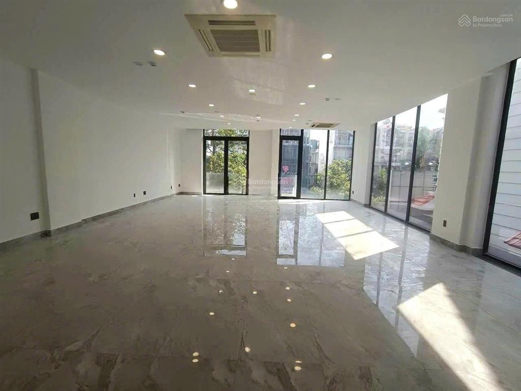 Cần cho thuê tòa nhà hẻm xe tải 78 ba vân p.14 q.tân bình.