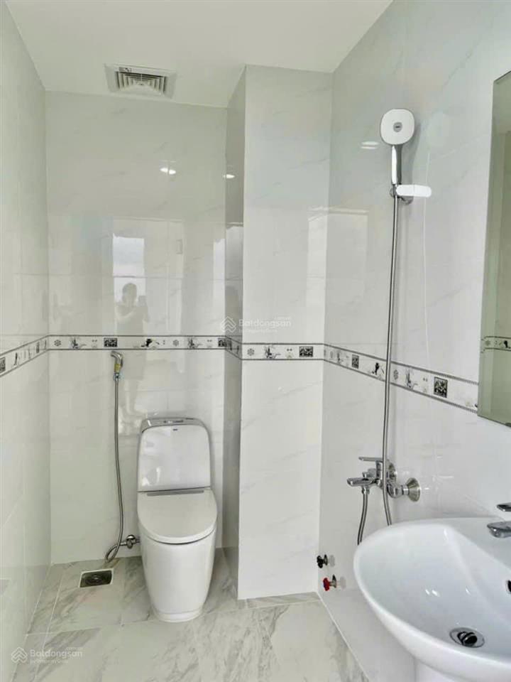 Cần cho thuê nhà 111f hoa lan p. 2 q. phú nhuận ngay phố ẩm thực phan xích long