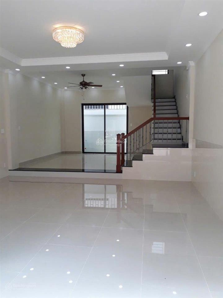 Cần cho thuê nhà 111f hoa lan p. 2 q. phú nhuận ngay phố ẩm thực phan xích long