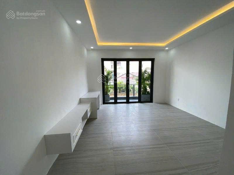 Cần cho thuê nhà mặt tiền 95b phổ quang p. 2 q. tân bình